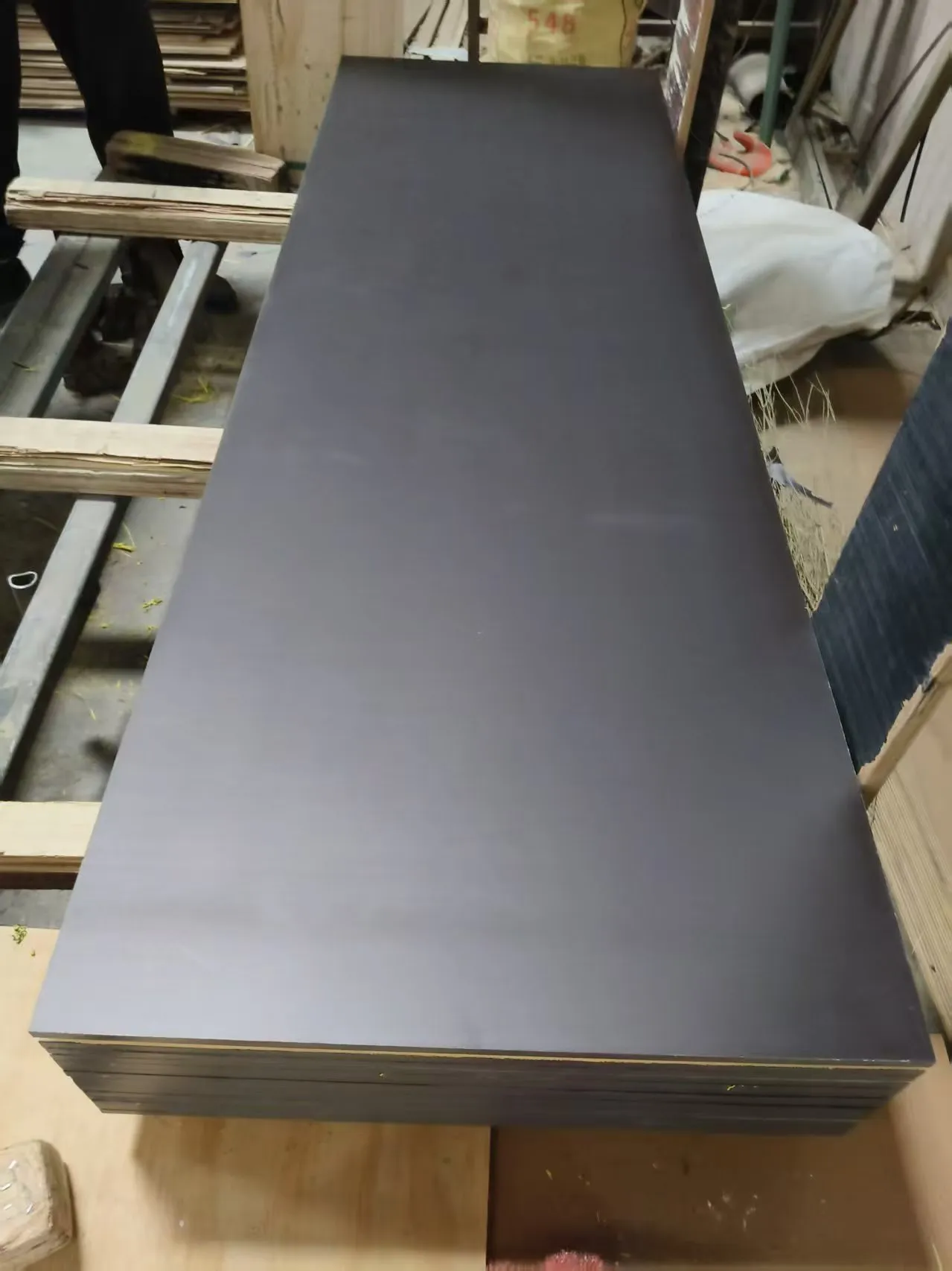 All Grades of 18mm Black Film-Faced Plywood (Construction/Commercial)